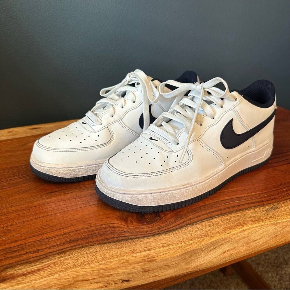 Nike Air Force 1 GS White & Midnight Navy – Size 6.5Y or Women’s 8 – Gently Worn